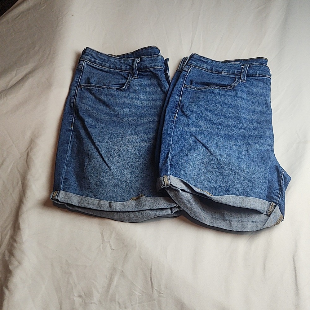 Old Navy Wow High-Rise Denim Jean Shorts Cuffed Medium Wash Women's Size 16